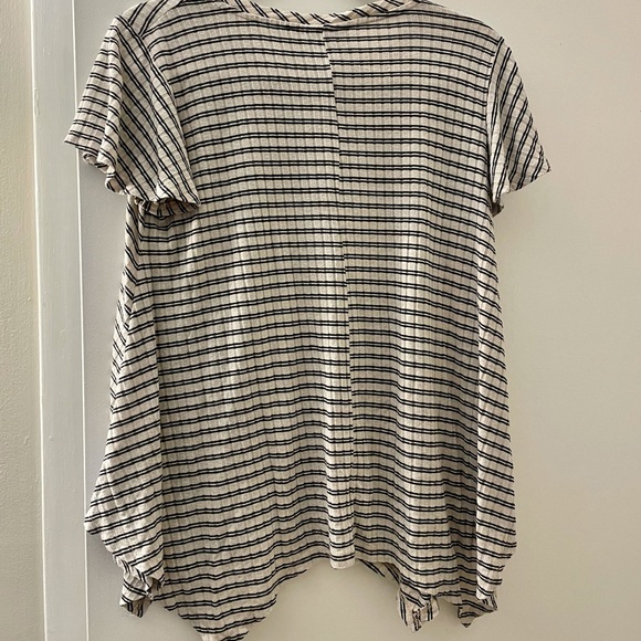 Striped flowy top - Picture 3 of 3